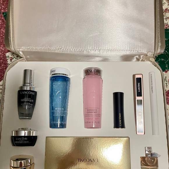 SOLD Lancôme Gift Set 2023 Christmas Holiday 10 Full size products - Picture 3 of 3